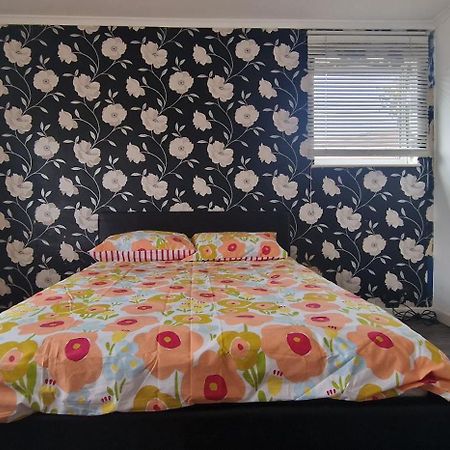 Ritz Place 2 Northolt  Esterno foto